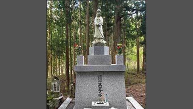 만령의 탑(萬靈之塔) – 조선인과 일본인 무연고자 묘지