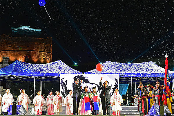 수원화성문화제 개막연 모습, 앞으로 시민참여형으로 바뀐다.