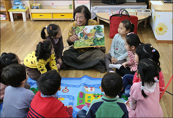 이야기할머니 파견 활동