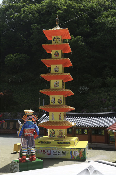 부처님 오신날을 맞이하여 만든 탑