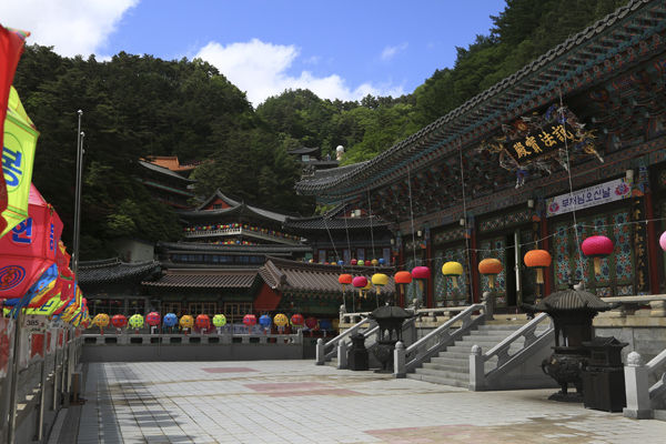 주불전인 설법전에서 본 구인사의 상부모습