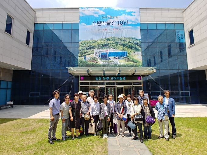 제암리교회 학살 등 수원지역의 독립운동 관련자료를 보러 방문한 수원박물관에서는 일본 동경 고려박물관이라는 환영 문자로 회원들을 환영하면서 친절한 안내와 향후 적극적인 자료협조를 하겠다는 응대가 돋보였다.