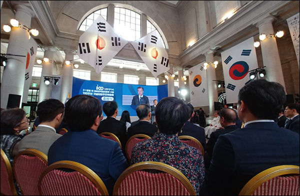 3.1운동 100주년 기념식 출범을 격려하는 문재인 대통령의 격려사가 있었다