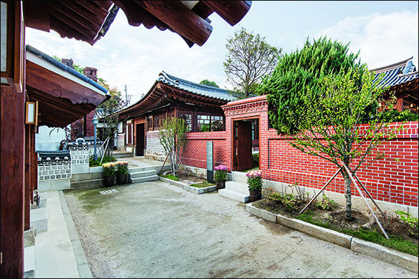 벽돌로 쌓은 중문
