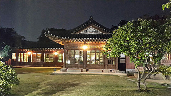사랑채 야경
