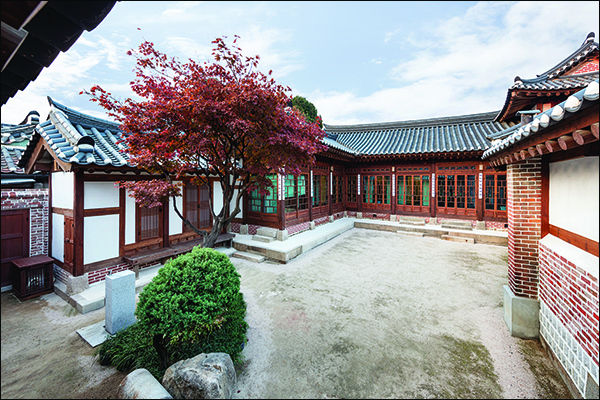 안채 마당