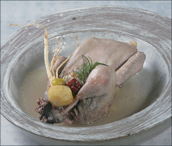 우리맛닭을 이용한 삼계탕 1