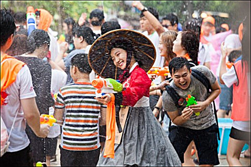 민속촌의 물축제 살수대첩