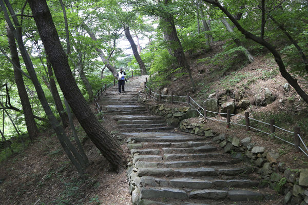 상왕산 올라서 개심사 가는 108계단