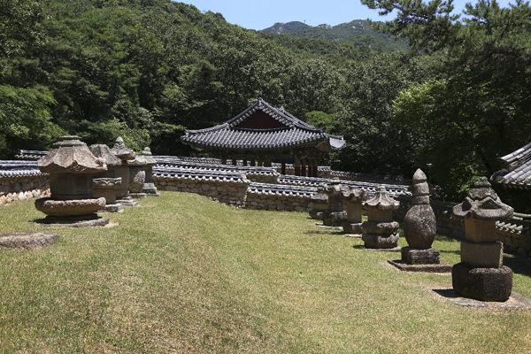 도갑사 부도전에서 본 도선국사비각