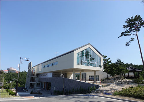 산악인 엄홍길 씨가 초대 교장에 취암하는 국립등산학교