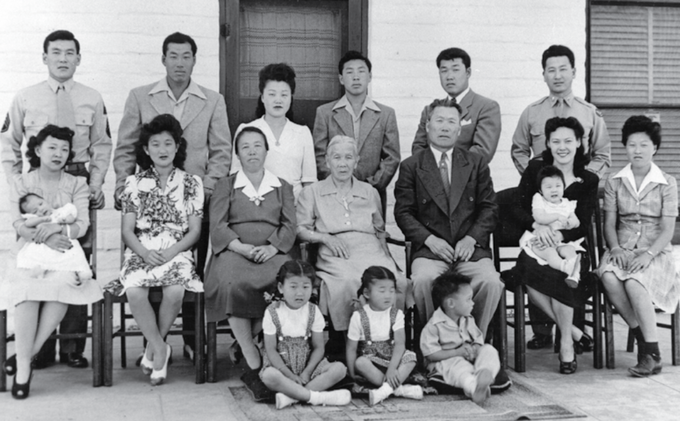 부부독립운동가 한시대, 박영숙 지사는 5남 2녀를 두었다(1948), 둘째줄 3번째가 부인 박영숙, 어머니 문성성(한성선),한시대 지사(왼쪽부터)