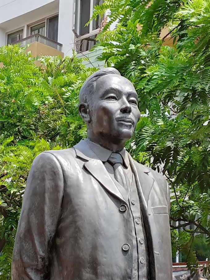 캘리포니아 리버사이드시 시청 앞에 있는 도산 안창호 동상, 얼굴 모습