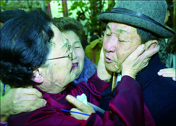2000년 11월 30일 제2차 남북이산가족 상봉 장면