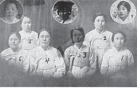 대구감옥소 동지들 1.김영순 2.황애덕 3.이혜경 4.신의경 5.장선희 6.이정숙 7.백신영 8.김마리아 9.유인경 지사 (사진 연동교회 제공)