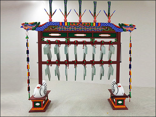 세종 때 남양에서 양질의 경석이 발견되어 우리나라에서도 편경을 만들게 되엇었다.