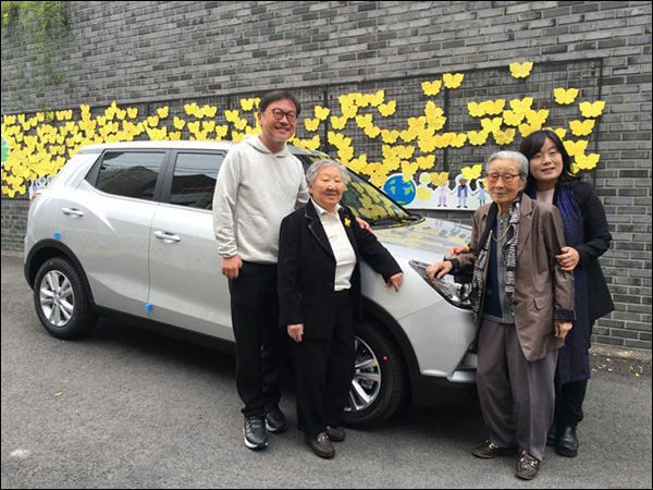 배우 김의성, 길원옥 할머니, 김복동 할머니, 윤미향 대표