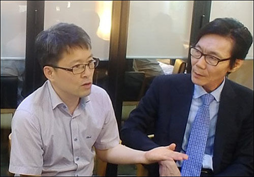 ‘배달삶꽃기별’에 대한 설명을 하는 이창수 토박이말바라기 두루빛(왼쪽), 오른쪽은 한재준 서울여대 교수