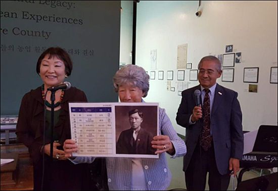 이번 8.15광복절에 독립유공자로 서훈을 받은 이재수 애국지사의 후손이 참석하여 특별 인사를 하고 있다.