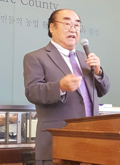 개막식 축사를 하는 차만재 중가주역사연구위원회 회장. 차만재 박사는 이번 전시회에 큰 역할을 했다.