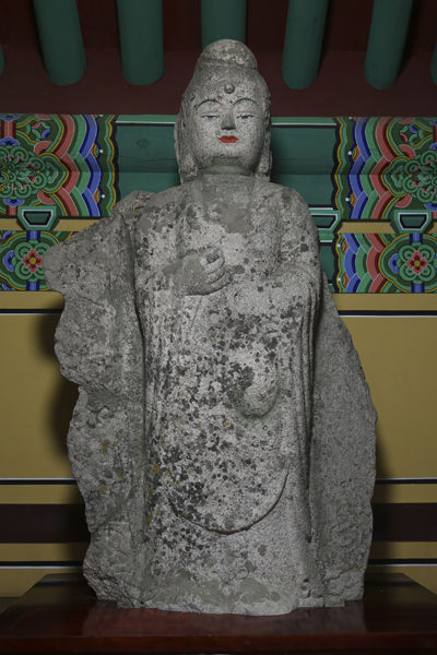 보림사내 미륵불, 의상암지 석불로 전해오는 불상으로 광배가 읿부 파손되었을 뿐, 불상의 머리와 신체는 온전하여 참으로 다행이었다.