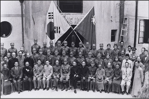 1940년 9월 17일 한국광복군 총사령부 성립전례식 뒤 기념촬영