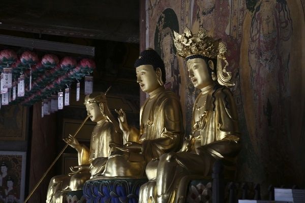 무위사 극락전내 삼존불