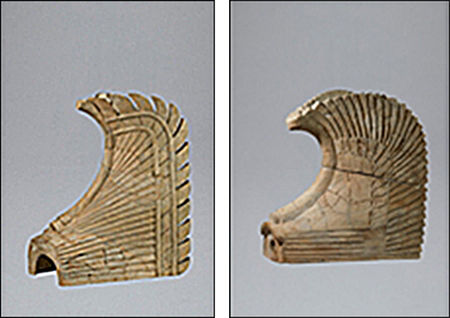 백제의 수도 ‘사비(泗沘)’에 자리한 부소산 절터 치미(높이 91.4cm, 국립부여박물관)-왼쪽 / 백제 무왕(武王)이 세운 절, 익산 미륵사 치미(높이 100.7cm, 국립미륵사지유물전시관)