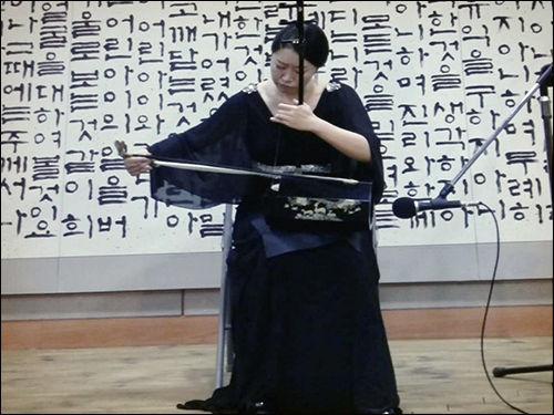 해금독주회를 하는 이상은 연주자