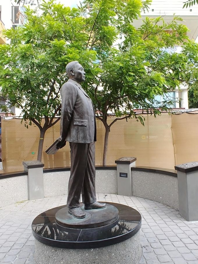 리버사이드에 있는 도산 안창호 동상