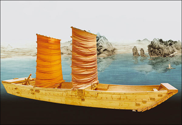 전통한선 기법으로 제작된 황포돛배, 9×2.5×4.16m(경기도 무형문화재 조선장 김귀성 제작)