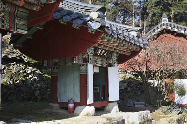 옥천사 산신각, 아주 작은 전각이라, 사람이 들어가기도 비좁다,