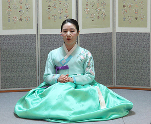 가곡 "우락:을 부르는 황숙경 명창