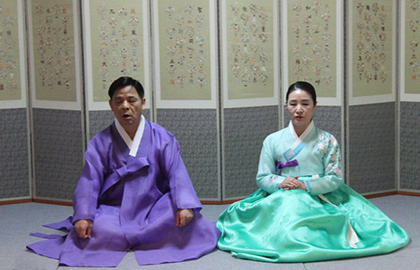 남녀창 '태평가'를 부르는 박문규 명창과 황숙경 명창