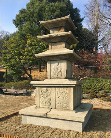 산청 범학리 삼층석탑(국보 제105호) 복원 완공 모습