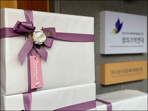 방탄소년단의 팬클럽 ‘아미’ 지원 물품