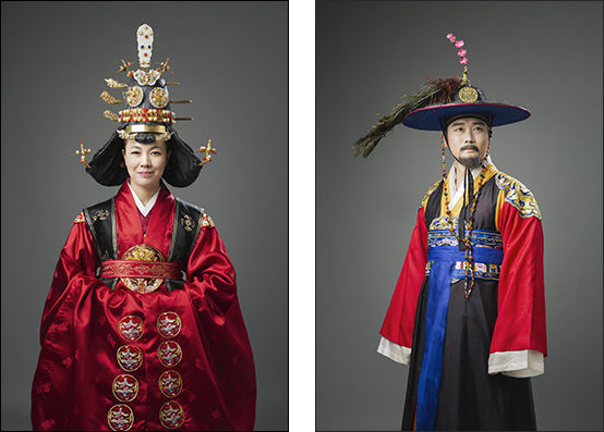 혜경궁홍씨 역 배우 김정영(왼쪽), 정조 역 배우 이동준