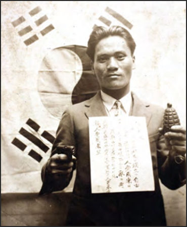 한인애국단 입단 선서를 하는 윤봉길 의사 (독립기념관 제공)