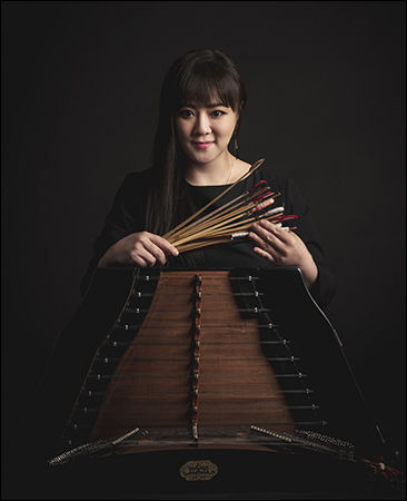 개량양금 음반 "바람의 노래(Song of wind)"를 내놓은 윤은화