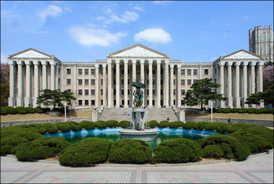 <등록문화재 제741호 서울 경희대학교 본관 >