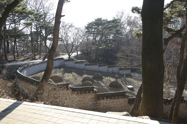 신미양요때 순국한 어제연장군과 군인들의 묘