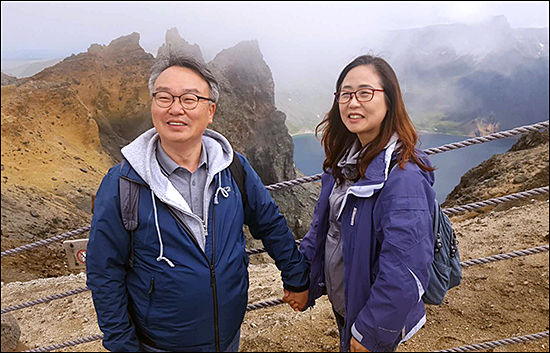 천지에서 사랑하는 동역자 아내 이숙교수와 함께