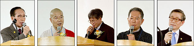 축사를 하는 방병건 애국지사 후손, 열린선원장 법현 스님, 김철관 한국인터넷기자협회장, 성우 배한성, 정운현 국무총리 비서실장