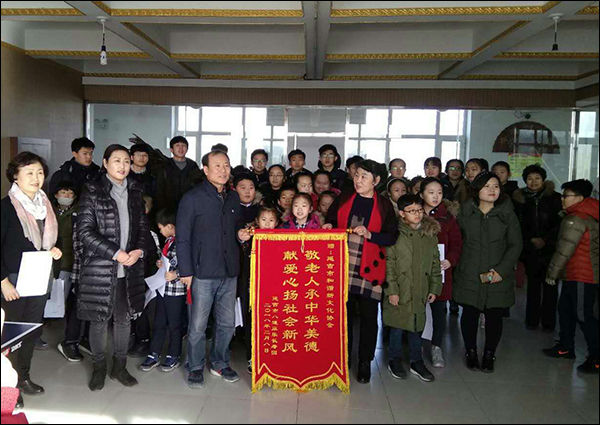 어린이들과 경로원 로인들 방문