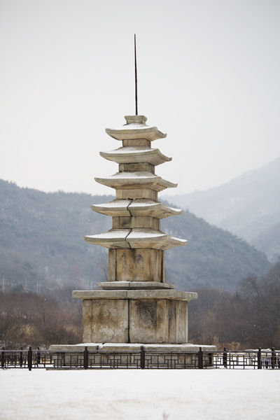 오층석탑의 전체모습
