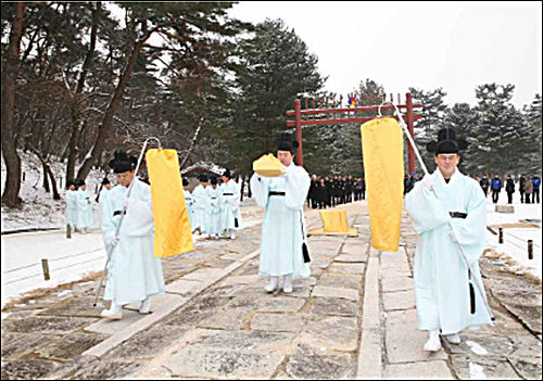 홍릉 제향 모습 - 전향축례