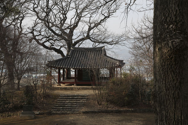 산쪽에서 본 면앙정 모습