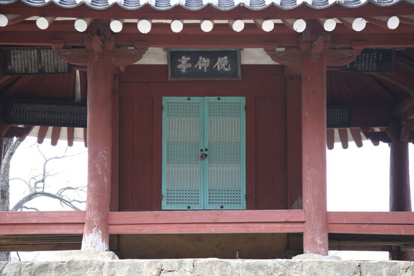 겨울에도 쓸 수 있게 온돌방을 들인 면앙정