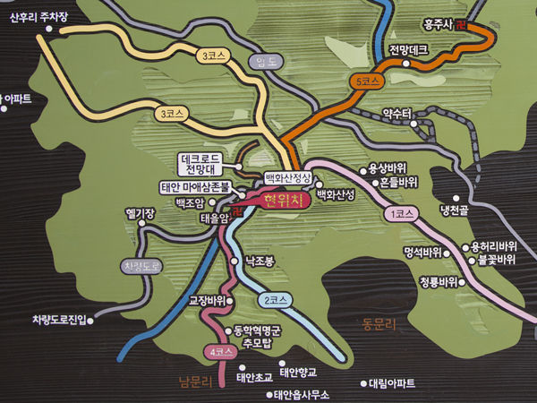 태안반도 북측에 있는 마애삼존불 위치
