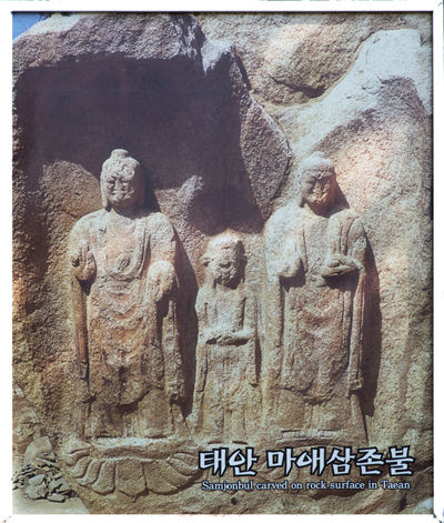 보호각이 없을 때 모습, 빛이 경사각도에서 비추어 상호의 윤곽이 더 확실하게 보인다.